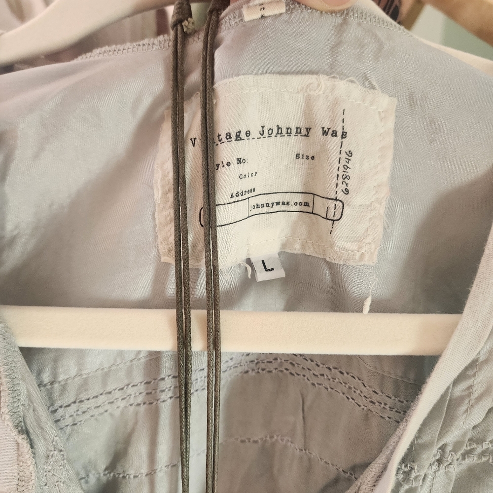 Johnny was vintage collection silk lite grey blouse. Minimalist Piece - Picture 12 of 12